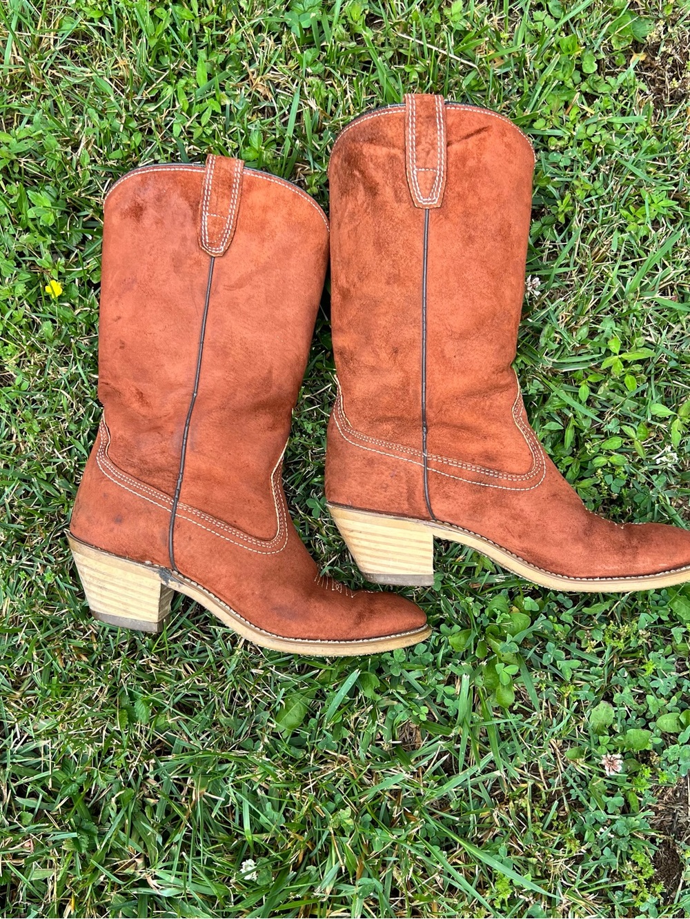 Women's Suede Heeled Western Boots - Rust Brown - Picture 3 of 4